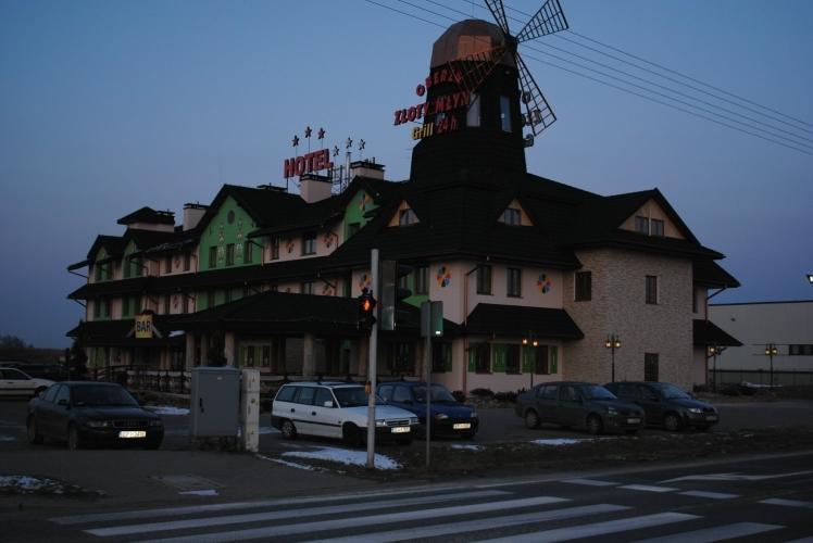 Hotel Złoty Młyn Majków Piotrków Trybunalski Exterior foto
