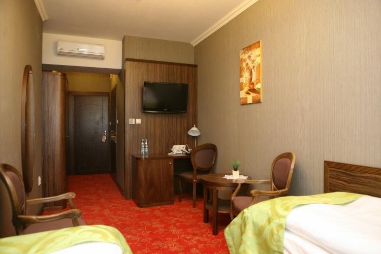 Hotel Złoty Młyn Majków Piotrków Trybunalski Quarto foto